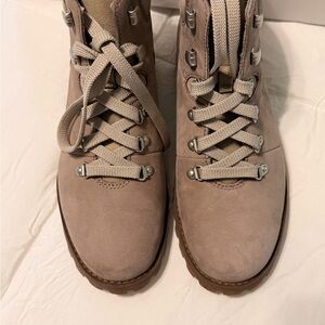 Timberland Women's Tan Lace-Up Boots